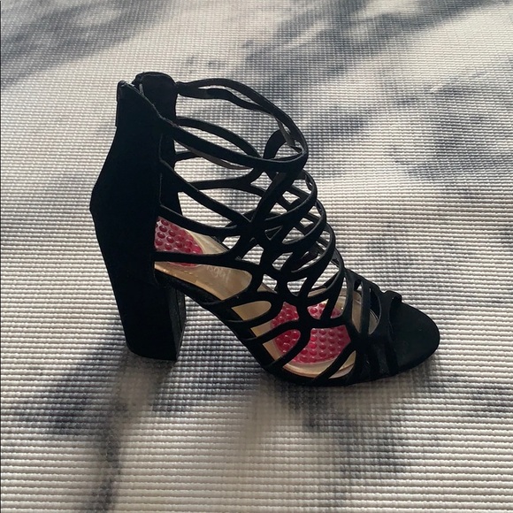 Heels - Picture 3 of 3